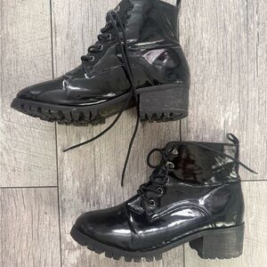 Women’s Black Patent Lace-Up Chunky Heel Boots Deena & ozzy urban outfitters